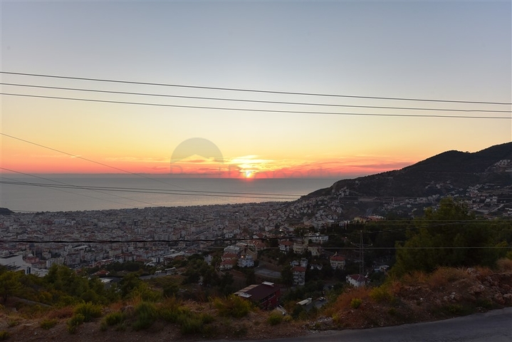 فيلا فاخرة - اطلالة بحر - في مركز مدينة الانيا 