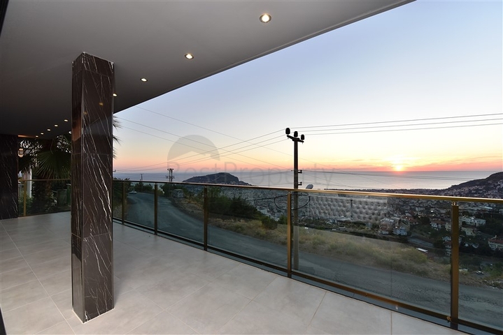 فيلا فاخرة - اطلالة بحر - في مركز مدينة الانيا 