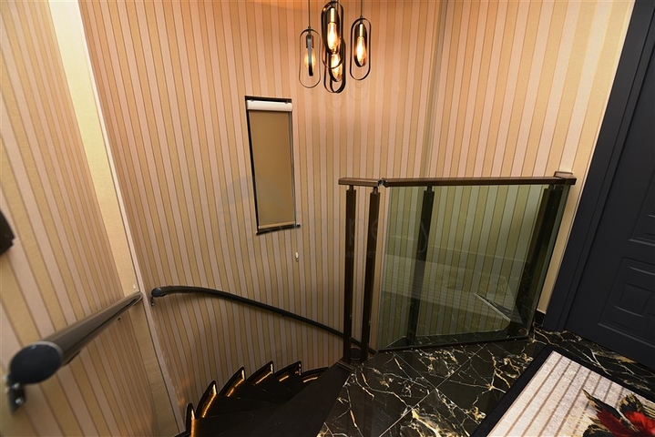 فيلا فاخرة - اطلالة بحر - في مركز مدينة الانيا 