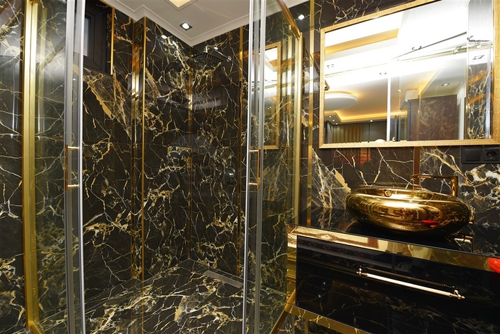 فيلا فاخرة - اطلالة بحر - في مركز مدينة الانيا 