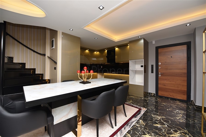 فيلا فاخرة - اطلالة بحر - في مركز مدينة الانيا 