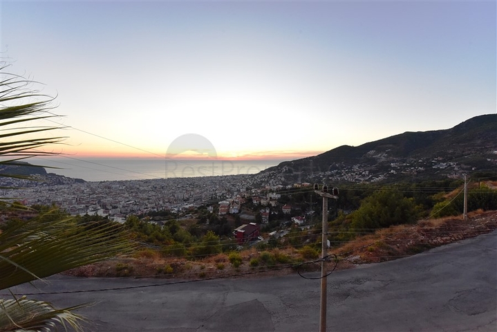 فيلا فاخرة - اطلالة بحر - في مركز مدينة الانيا 