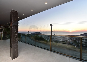 فيلا فاخرة - اطلالة بحر - في مركز مدينة الانيا 