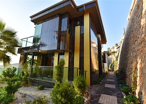 فيلا فاخرة - اطلالة بحر - في مركز مدينة الانيا 