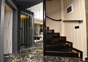 فيلا فاخرة - اطلالة بحر - في مركز مدينة الانيا 