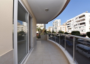 اغتنم الفرصة !! شقة 2 غرفة وصالة في موقع حيوي قريب من البحر والخدمات -بسعر منافس -مهموتلار / الانيا 