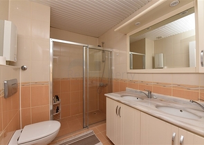 اغتنم الفرصة !! شقة 2 غرفة وصالة في موقع حيوي قريب من البحر والخدمات -بسعر منافس -مهموتلار / الانيا 