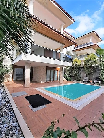 فيلا مستقلة - مسبح خاص - 3 غرف وصالة - في كاستل / الانيا 