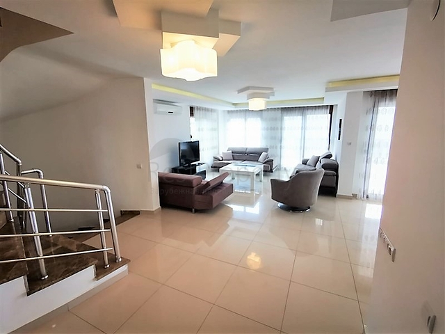 فيلا مستقلة - مسبح خاص - 3 غرف وصالة - في كاستل / الانيا 