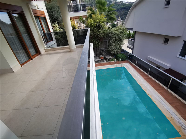 فيلا مستقلة - مسبح خاص - 3 غرف وصالة - في كاستل / الانيا 