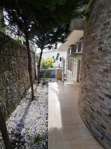 فيلا مستقلة - مسبح خاص - 3 غرف وصالة - في كاستل / الانيا 