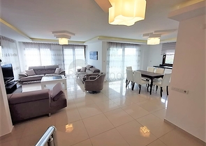 فيلا مستقلة - مسبح خاص - 3 غرف وصالة - في كاستل / الانيا 