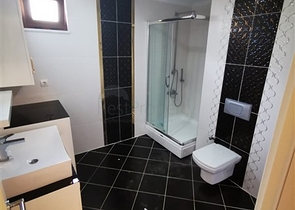 فيلا مستقلة - مسبح خاص - 3 غرف وصالة - في كاستل / الانيا 