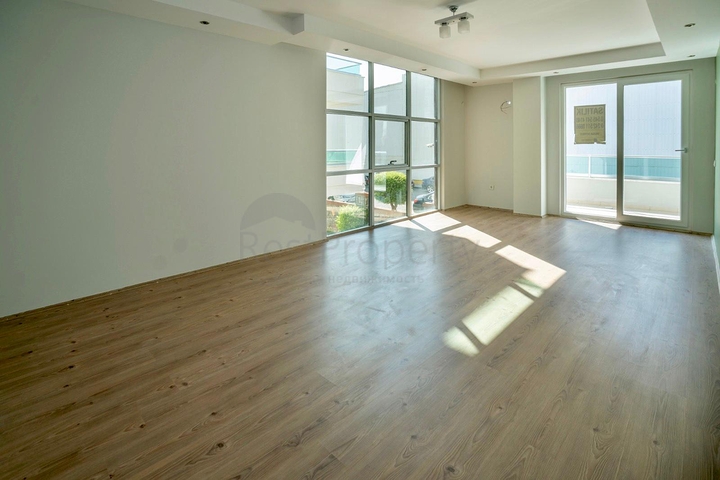 دوبلكس واسعة - ضمن مجمع على النهر مباشرة - في كاستل / الانيا 