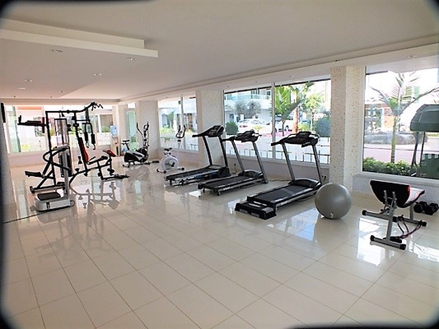 دوبلكس واسعة - ضمن مجمع على النهر مباشرة - في كاستل / الانيا 