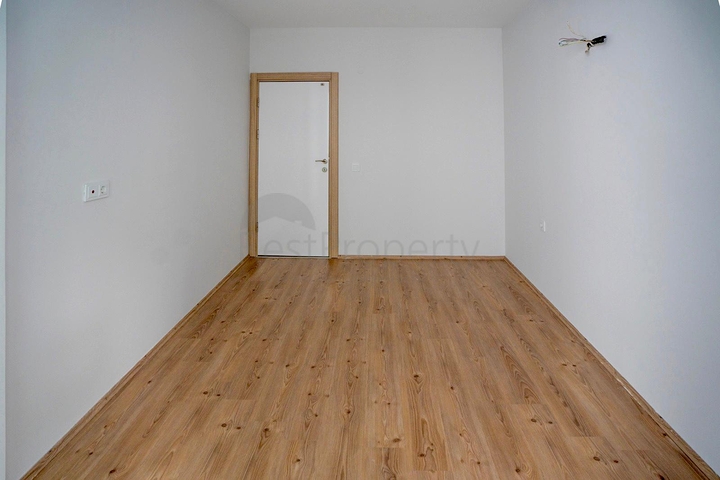 دوبلكس واسعة - ضمن مجمع على النهر مباشرة - في كاستل / الانيا 