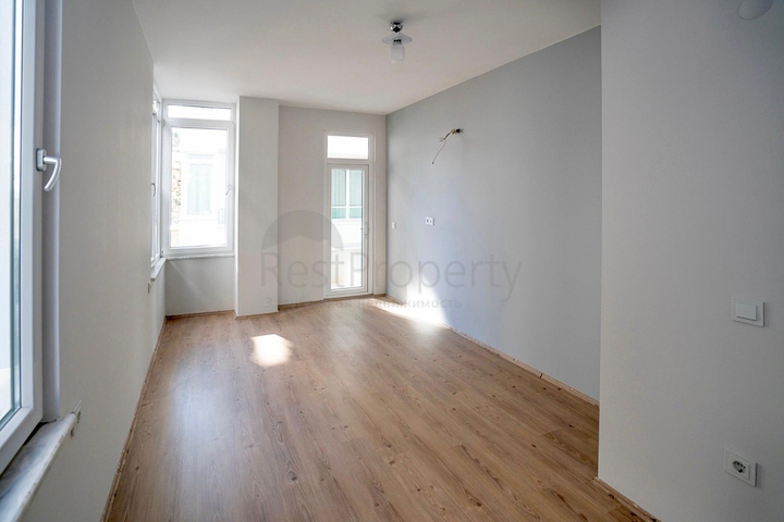 دوبلكس واسعة - ضمن مجمع على النهر مباشرة - في كاستل / الانيا 