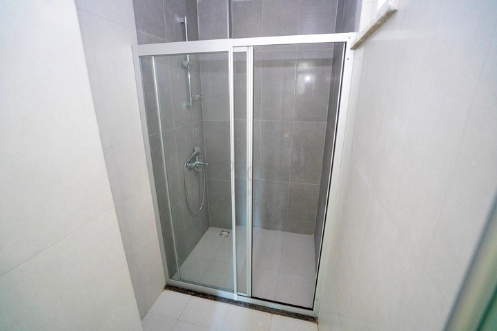 دوبلكس واسعة - ضمن مجمع على النهر مباشرة - في كاستل / الانيا 