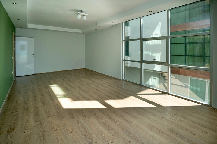 دوبلكس واسعة - ضمن مجمع على النهر مباشرة - في كاستل / الانيا 