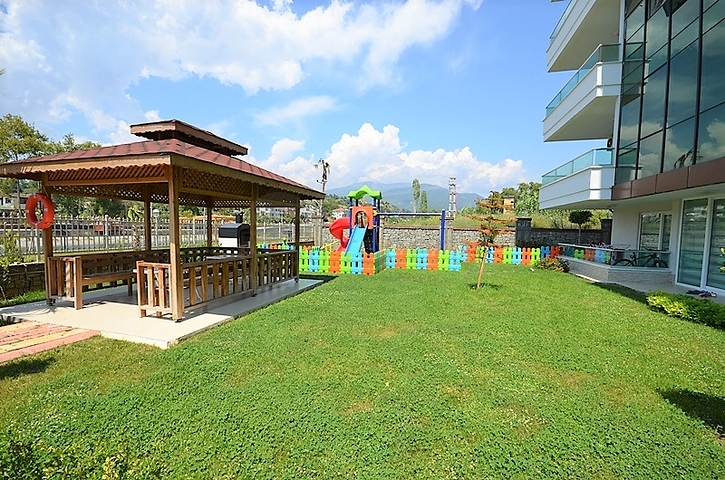 دوبلكس واسعة - ضمن مجمع على النهر مباشرة - في كاستل / الانيا 