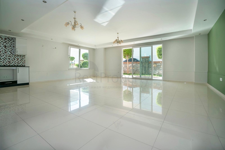 دوبلكس واسعة - ضمن مجمع على النهر مباشرة - في كاستل / الانيا 