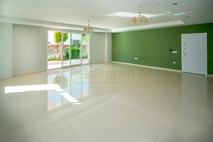 دوبلكس واسعة - ضمن مجمع على النهر مباشرة - في كاستل / الانيا 