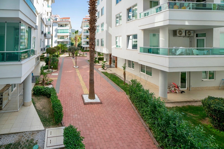 دوبلكس واسعة - ضمن مجمع على النهر مباشرة - في كاستل / الانيا 