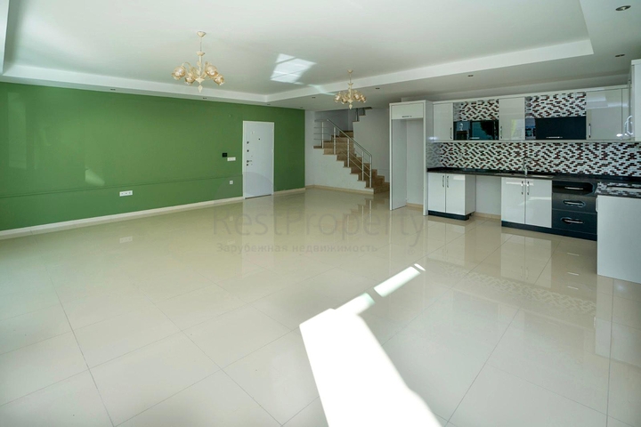 دوبلكس واسعة - ضمن مجمع على النهر مباشرة - في كاستل / الانيا 