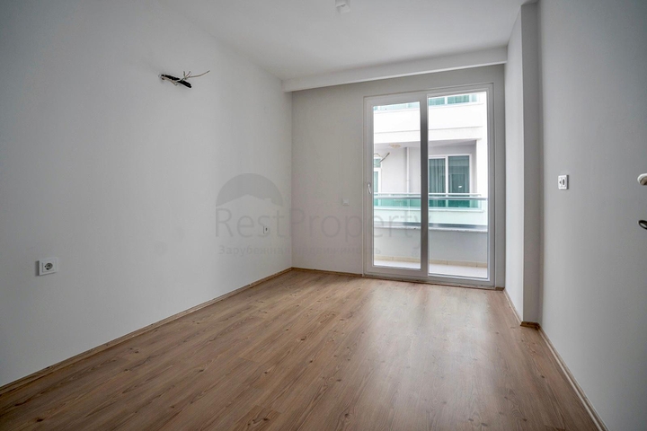 دوبلكس واسعة - ضمن مجمع على النهر مباشرة - في كاستل / الانيا 