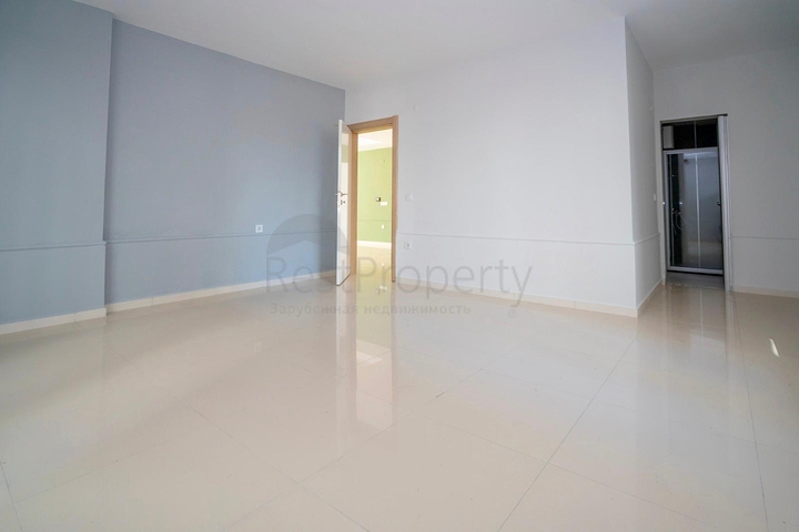 دوبلكس واسعة - ضمن مجمع على النهر مباشرة - في كاستل / الانيا 