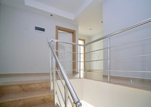 دوبلكس واسعة - ضمن مجمع على النهر مباشرة - في كاستل / الانيا 