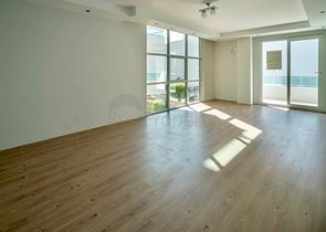 دوبلكس واسعة - ضمن مجمع على النهر مباشرة - في كاستل / الانيا 