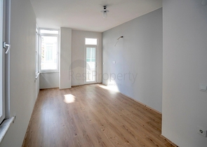 دوبلكس واسعة - ضمن مجمع على النهر مباشرة - في كاستل / الانيا 