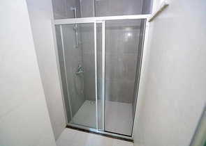 دوبلكس واسعة - ضمن مجمع على النهر مباشرة - في كاستل / الانيا 