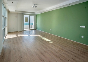 دوبلكس واسعة - ضمن مجمع على النهر مباشرة - في كاستل / الانيا 