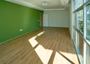 دوبلكس واسعة - ضمن مجمع على النهر مباشرة - في كاستل / الانيا 