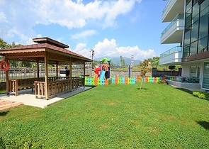 دوبلكس واسعة - ضمن مجمع على النهر مباشرة - في كاستل / الانيا 