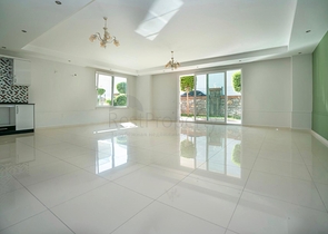 دوبلكس واسعة - ضمن مجمع على النهر مباشرة - في كاستل / الانيا 