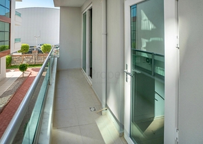 دوبلكس واسعة - ضمن مجمع على النهر مباشرة - في كاستل / الانيا 