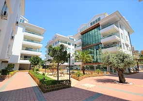 دوبلكس واسعة - ضمن مجمع على النهر مباشرة - في كاستل / الانيا 