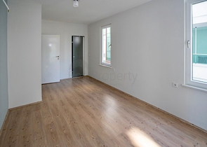 دوبلكس واسعة - ضمن مجمع على النهر مباشرة - في كاستل / الانيا 