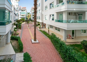 دوبلكس واسعة - ضمن مجمع على النهر مباشرة - في كاستل / الانيا 