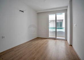 دوبلكس واسعة - ضمن مجمع على النهر مباشرة - في كاستل / الانيا 