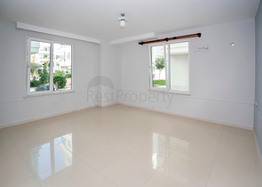 دوبلكس واسعة - ضمن مجمع على النهر مباشرة - في كاستل / الانيا 