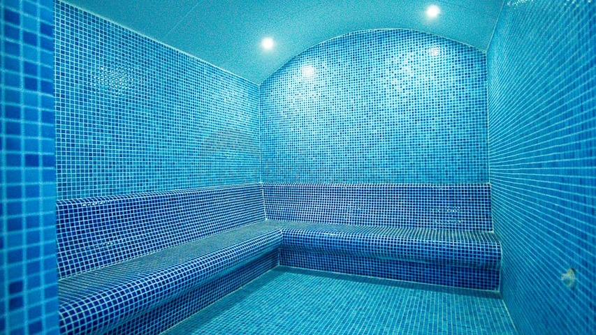 اطلالة بحر - دوبلكس فاخرة من تصميم 2 غرفة وصالة - في كاستل / الانيا 