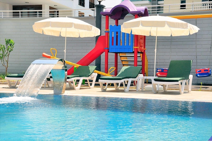 اطلالة بحر - دوبلكس فاخرة من تصميم 2 غرفة وصالة - في كاستل / الانيا 