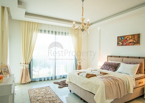 اطلالة بحر - دوبلكس فاخرة من تصميم 2 غرفة وصالة - في كاستل / الانيا 