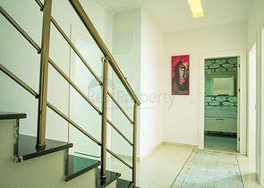 اطلالة بحر - دوبلكس فاخرة من تصميم 2 غرفة وصالة - في كاستل / الانيا 