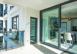 اطلالة بحر - دوبلكس فاخرة من تصميم 2 غرفة وصالة - في كاستل / الانيا 