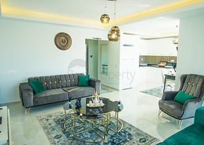 اطلالة بحر - دوبلكس فاخرة من تصميم 2 غرفة وصالة - في كاستل / الانيا 